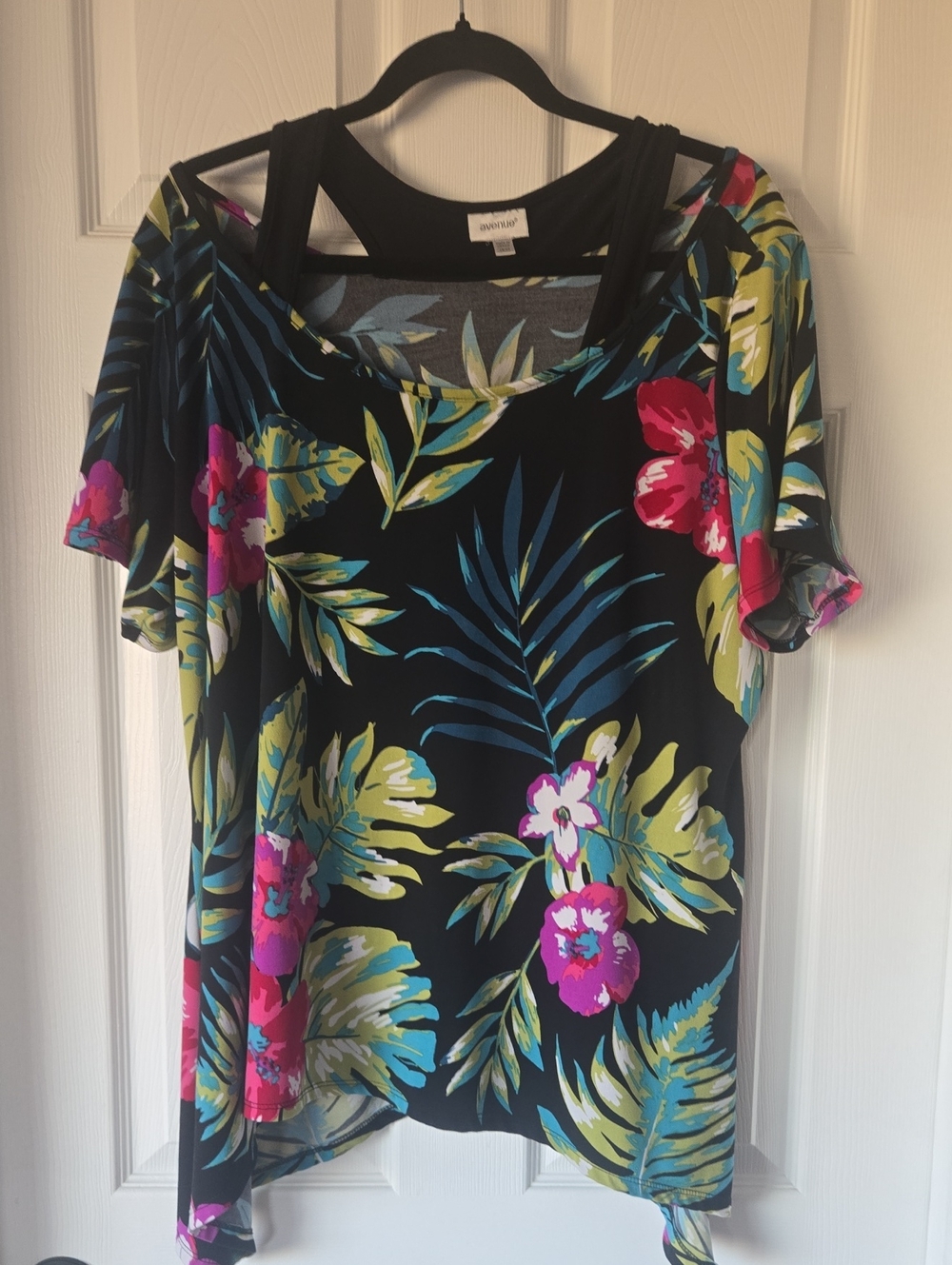 Avenue Black Tropical Floral Cold-Shoulder Tee 18/20